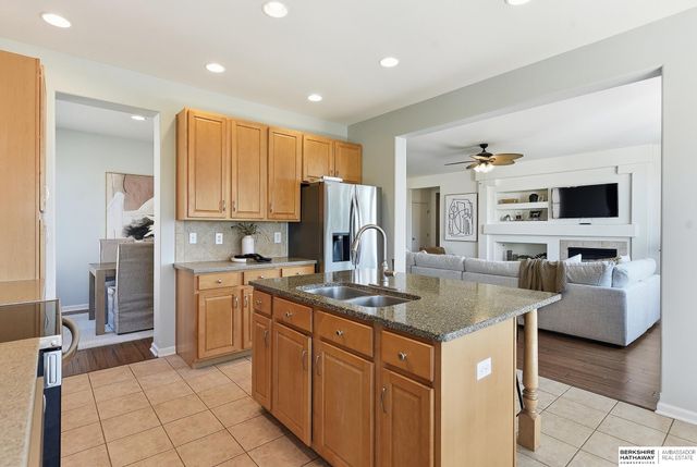 4606 Edgerton Drive, Papillion, NE 68133