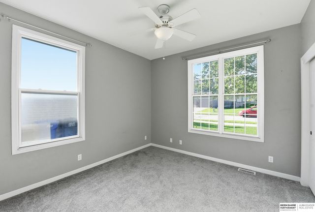 4606 Edgerton Drive, Papillion, NE 68133