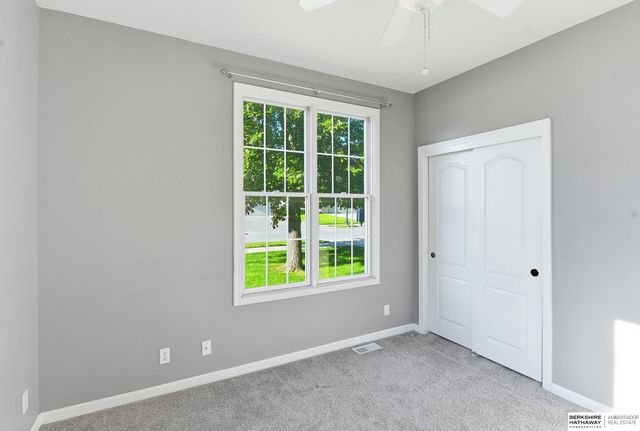 4606 Edgerton Drive, Papillion, NE 68133