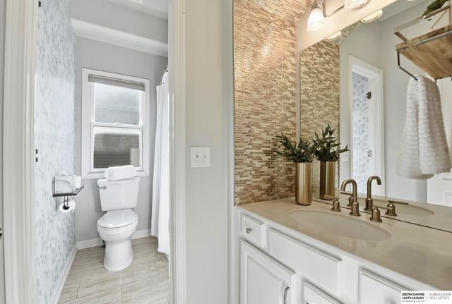 4606 Edgerton Drive, Papillion, NE 68133