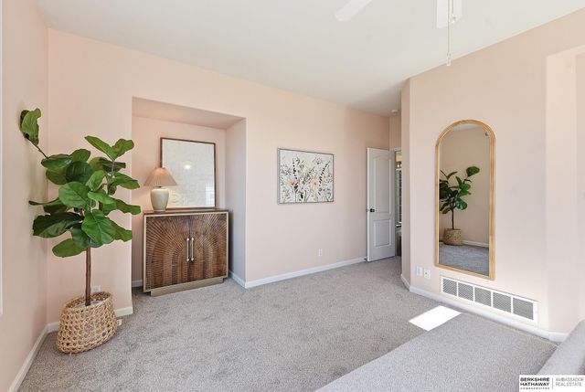 4606 Edgerton Drive, Papillion, NE 68133