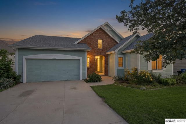 4606 Edgerton Drive, Papillion, NE 68133