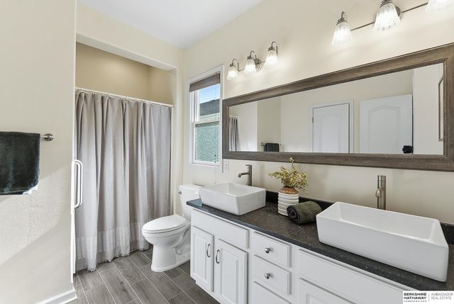 4606 Edgerton Drive, Papillion, NE 68133
