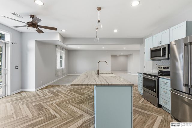 4606 Edgerton Drive, Papillion, NE 68133