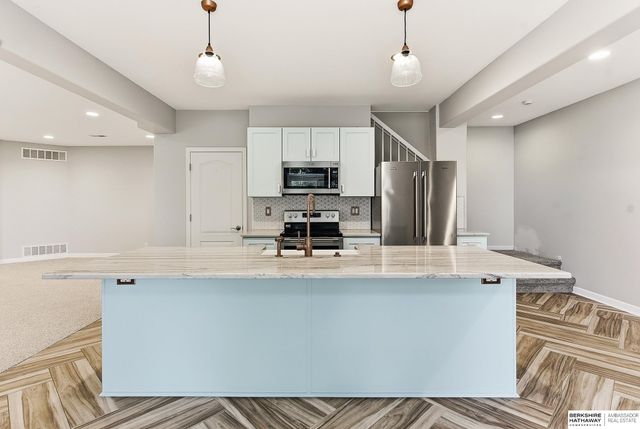 4606 Edgerton Drive, Papillion, NE 68133