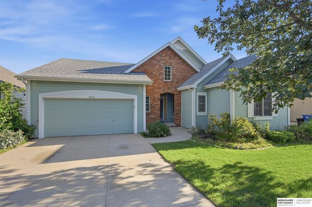 4606 Edgerton Drive, Papillion, NE 68133