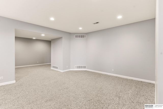 4606 Edgerton Drive, Papillion, NE 68133