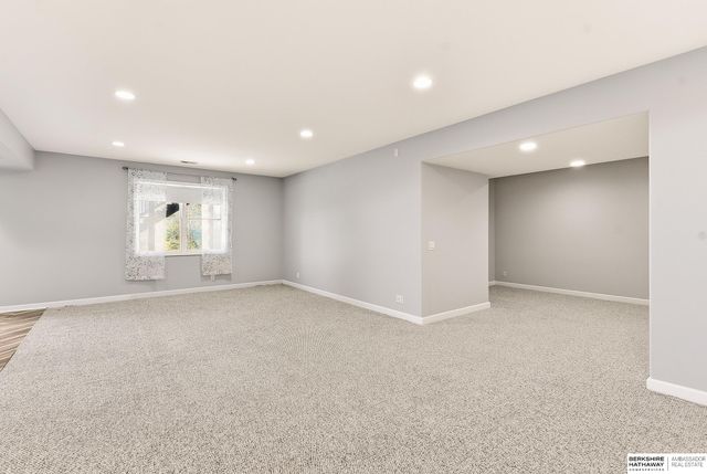 4606 Edgerton Drive, Papillion, NE 68133