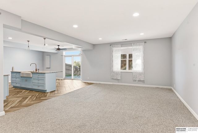 4606 Edgerton Drive, Papillion, NE 68133