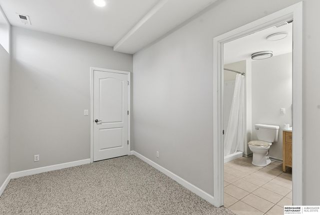 4606 Edgerton Drive, Papillion, NE 68133