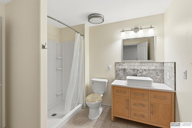 4606 Edgerton Drive, Papillion, NE 68133
