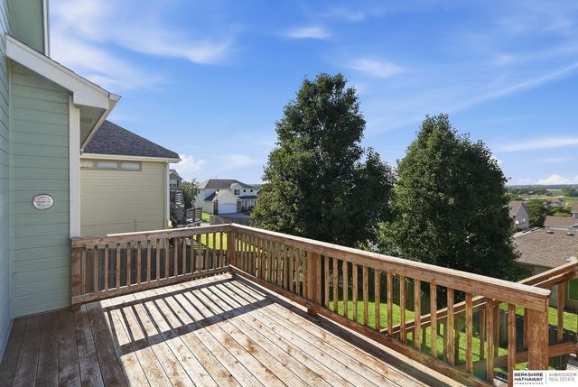 4606 Edgerton Drive, Papillion, NE 68133