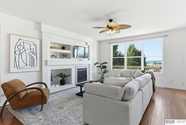 4606 Edgerton Drive, Papillion, NE 68133