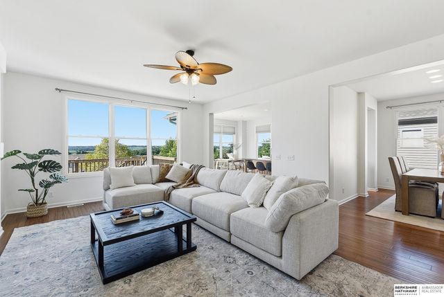 4606 Edgerton Drive, Papillion, NE 68133