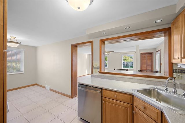 102 Valleyvale Dr, Ross Twp, PA 15209