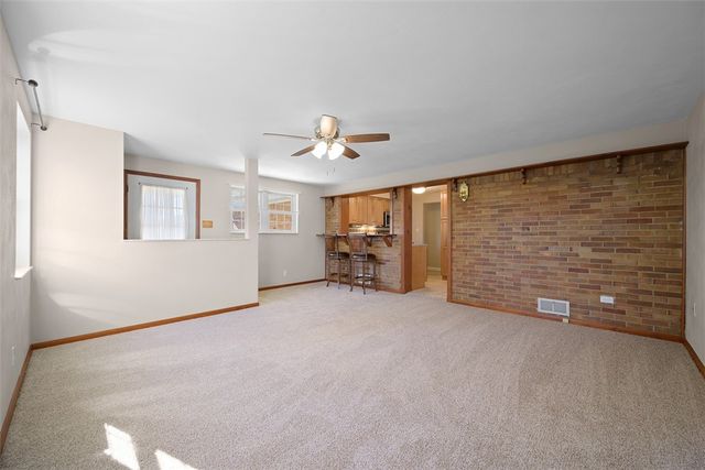 102 Valleyvale Dr, Ross Twp, PA 15209