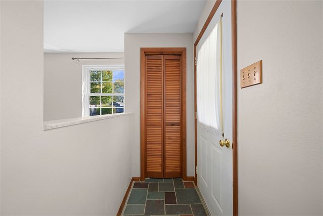 102 Valleyvale Dr, Ross Twp, PA 15209