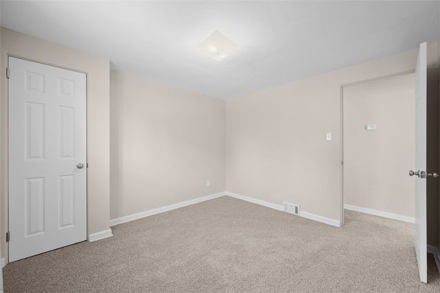 102 Valleyvale Dr, Ross Twp, PA 15209