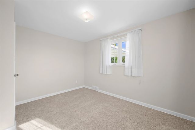 102 Valleyvale Dr, Ross Twp, PA 15209