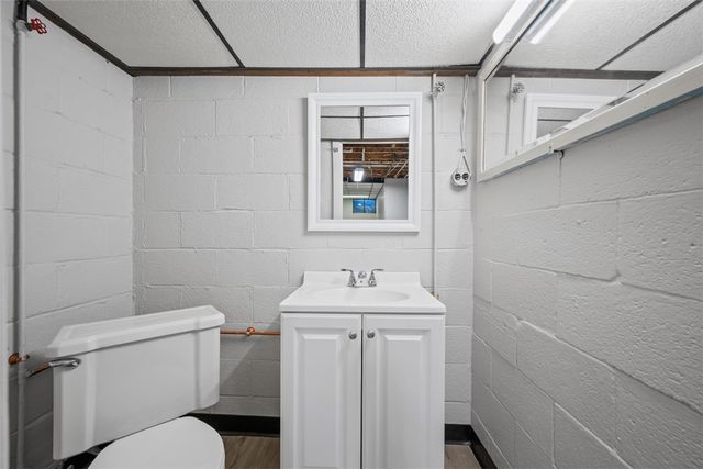 102 Valleyvale Dr, Ross Twp, PA 15209