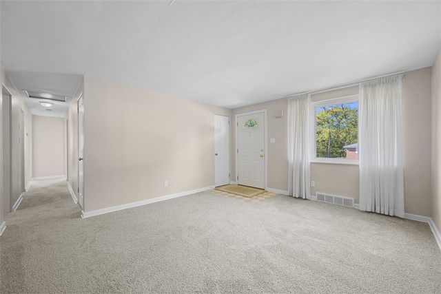 102 Valleyvale Dr, Ross Twp, PA 15209