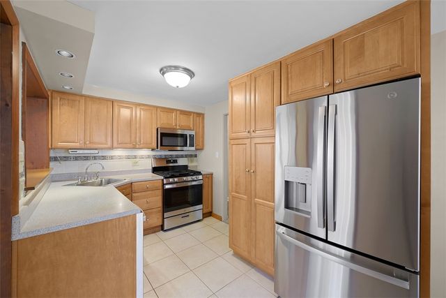 102 Valleyvale Dr, Ross Twp, PA 15209