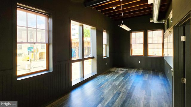 4590 MAIN ST, Philadelphia, PA 19127
