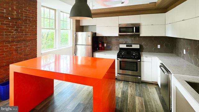 4590 MAIN ST, Philadelphia, PA 19127