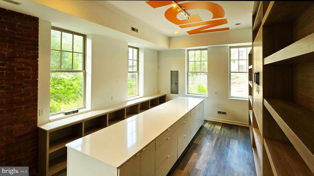 4590 MAIN ST, Philadelphia, PA 19127