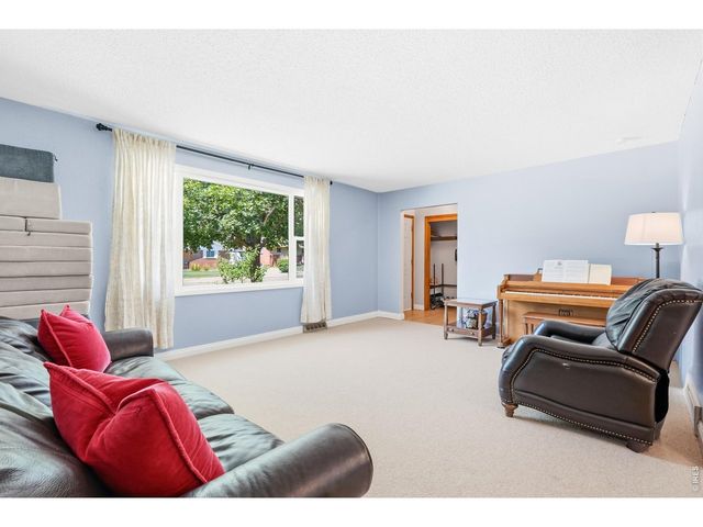 14 Princeton Cir, Longmont, CO 80503