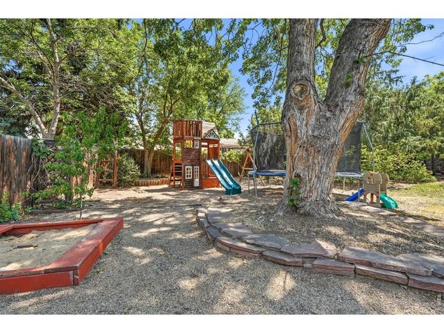 14 Princeton Cir, Longmont, CO 80503