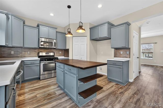 3009 Preston Woods Trail, Lake St Louis, MO 63367