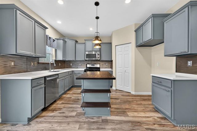 3009 Preston Woods Trail, Lake St Louis, MO 63367