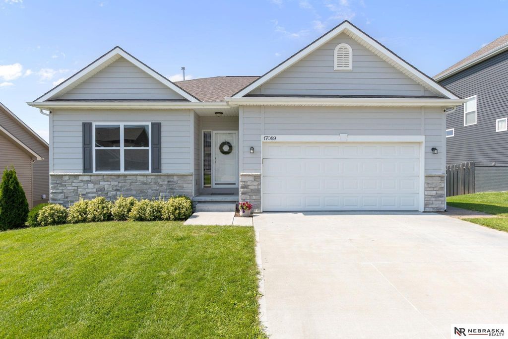 17089 Christensen Road, Gretna, NE 68028