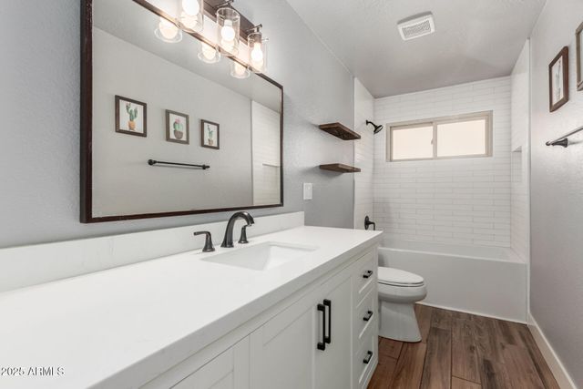 9011 S DATELAND Drive, Tempe, AZ 85284