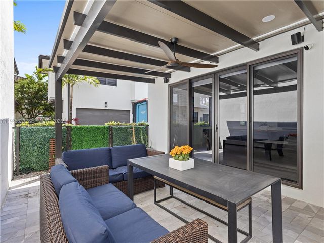 8281 NW 48th Ter, Doral, FL 33166