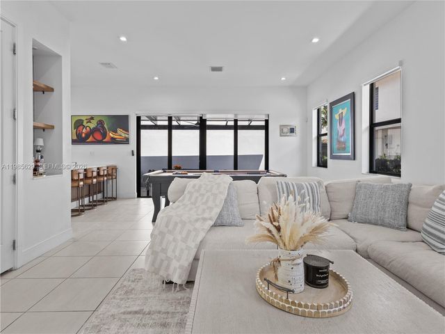 8281 NW 48th Ter, Doral, FL 33166