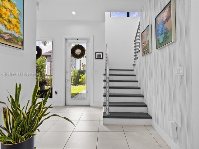 8281 NW 48th Ter, Doral, FL 33166