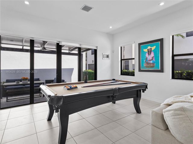 8281 NW 48th Ter, Doral, FL 33166