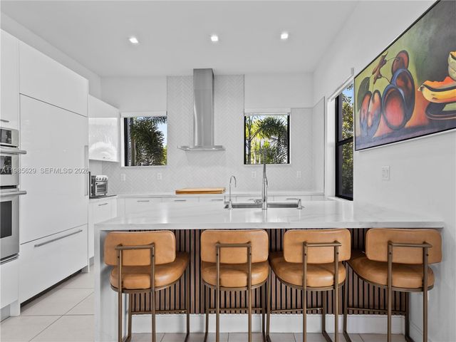 8281 NW 48th Ter, Doral, FL 33166