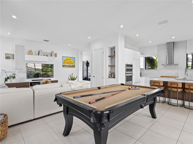 8281 NW 48th Ter, Doral, FL 33166