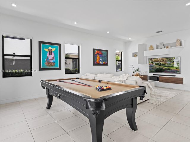 8281 NW 48th Ter, Doral, FL 33166