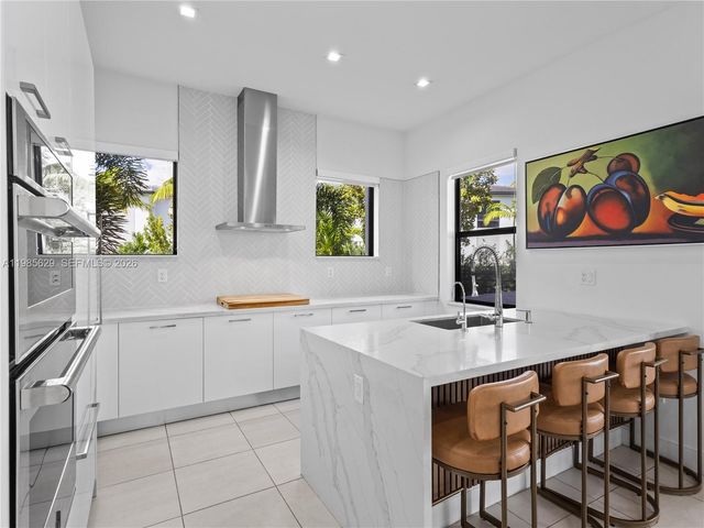 8281 NW 48th Ter, Doral, FL 33166