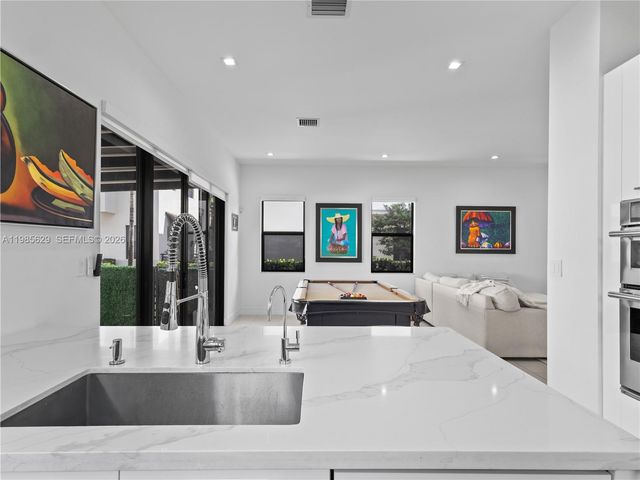 8281 NW 48th Ter, Doral, FL 33166