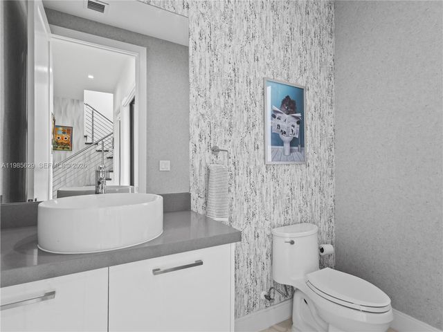 8281 NW 48th Ter, Doral, FL 33166