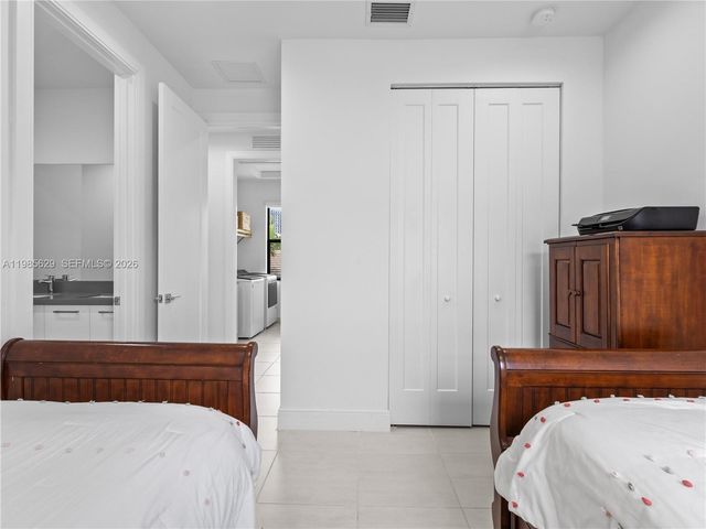 8281 NW 48th Ter, Doral, FL 33166