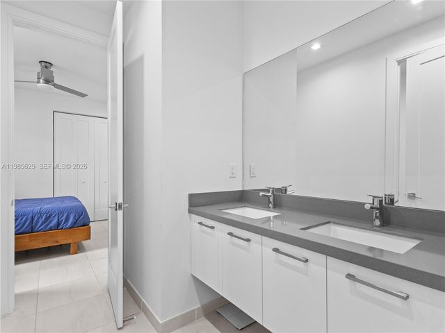 8281 NW 48th Ter, Doral, FL 33166