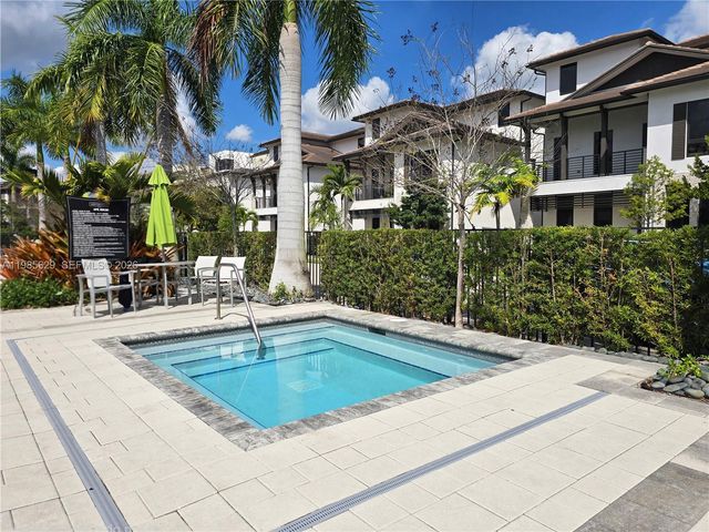 8281 NW 48th Ter, Doral, FL 33166