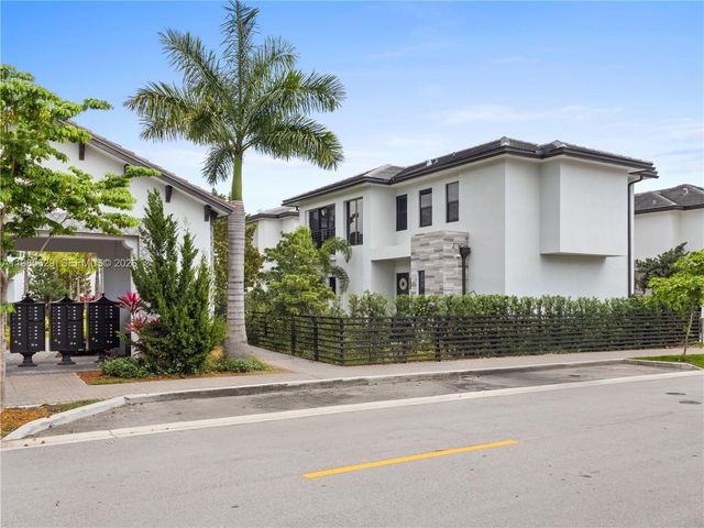 8281 NW 48th Ter, Doral, FL 33166