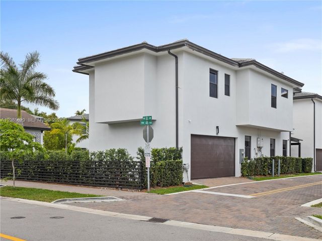 8281 NW 48th Ter, Doral, FL 33166